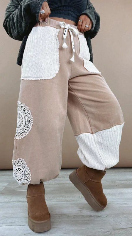 POL: Fall In Love Lace Detailed Jogger, Camel